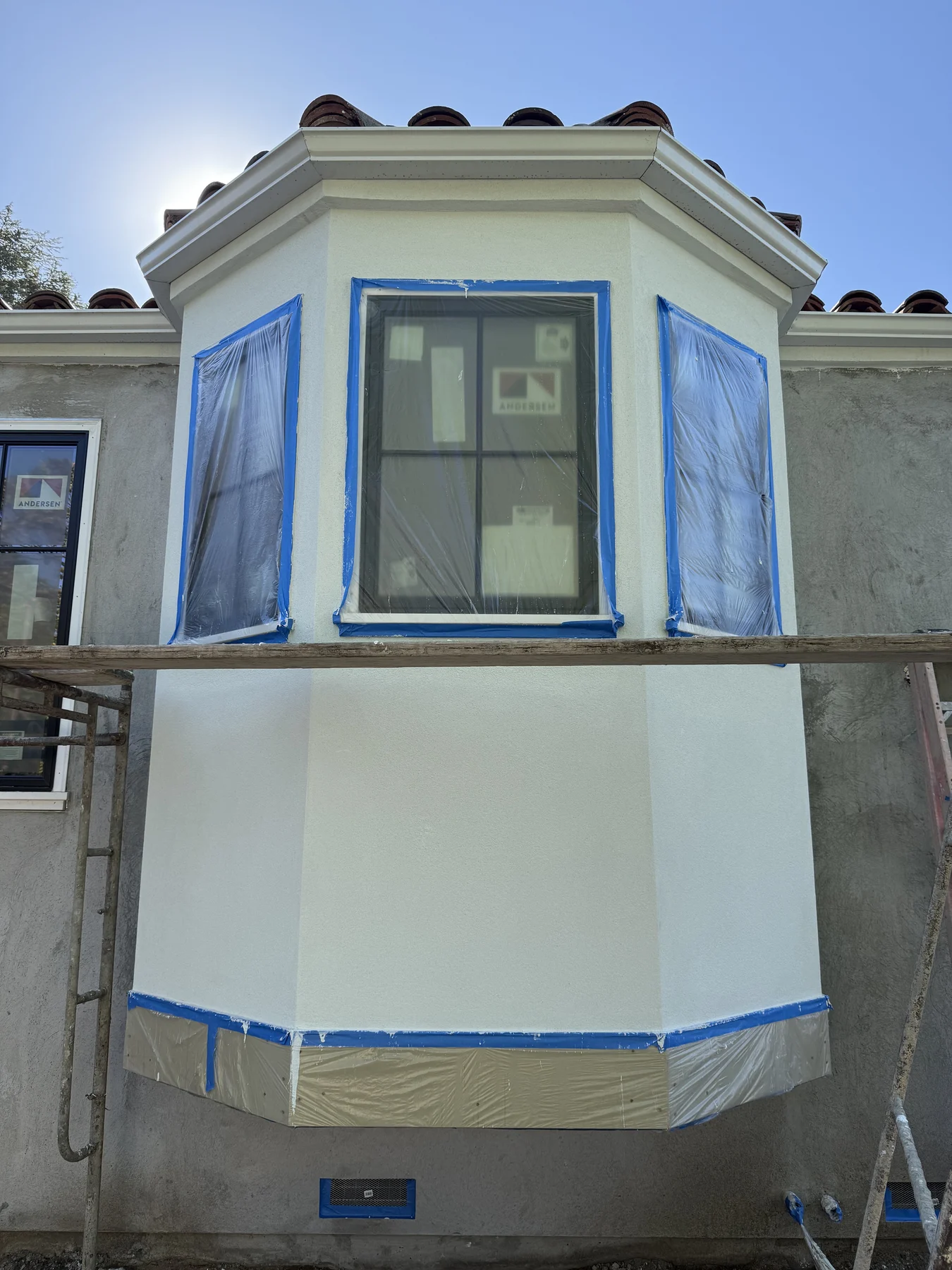Finished stucco detailing around a bay window in San Carlos